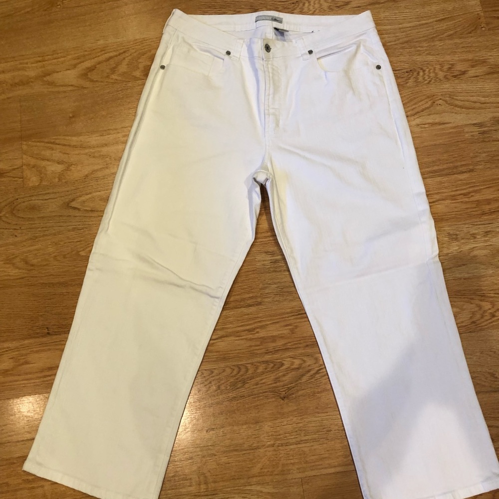 Chico’s size 2.5 (size 14) capri’s